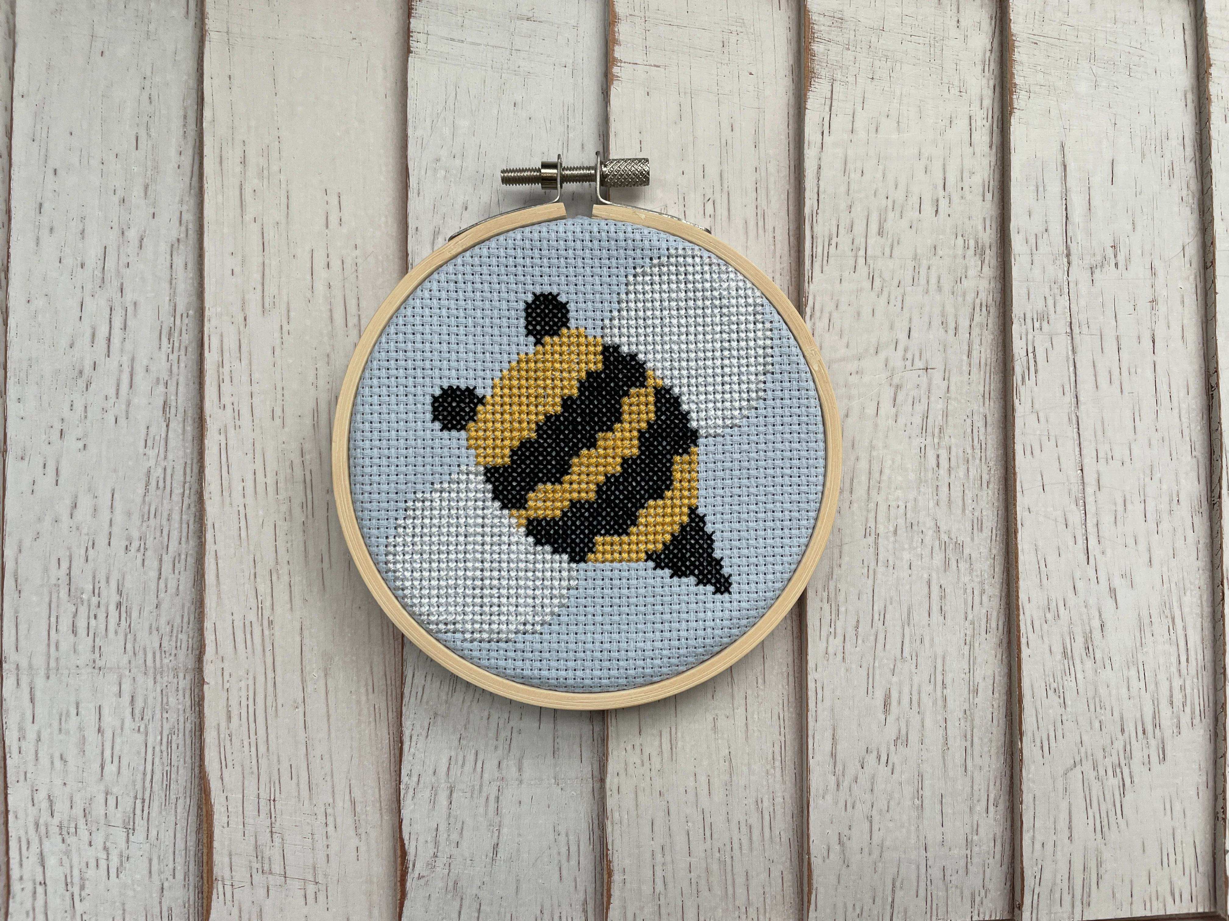 Busy Bee Counted Cross Stitch Leaflet - Image 2